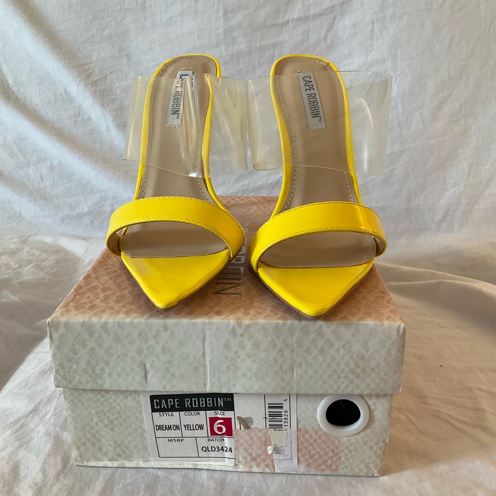 Cape Robbin Dream On Sandal Heels size 6